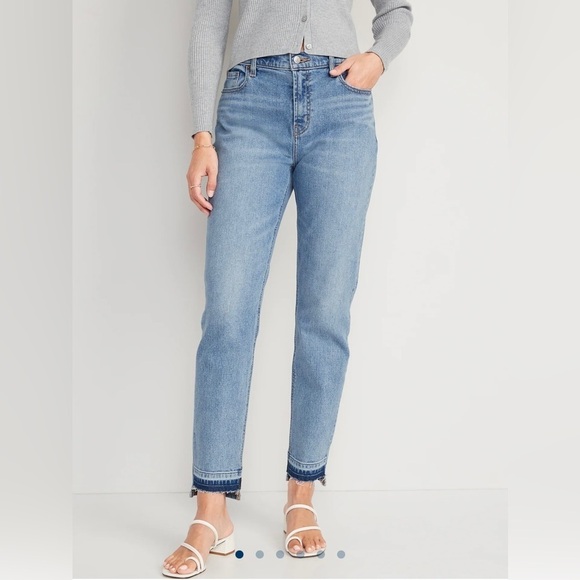 Old Navy Mid-Rise Cut-Off Boyfriend Straight Jeans Size 12 - Picture 2 of 12